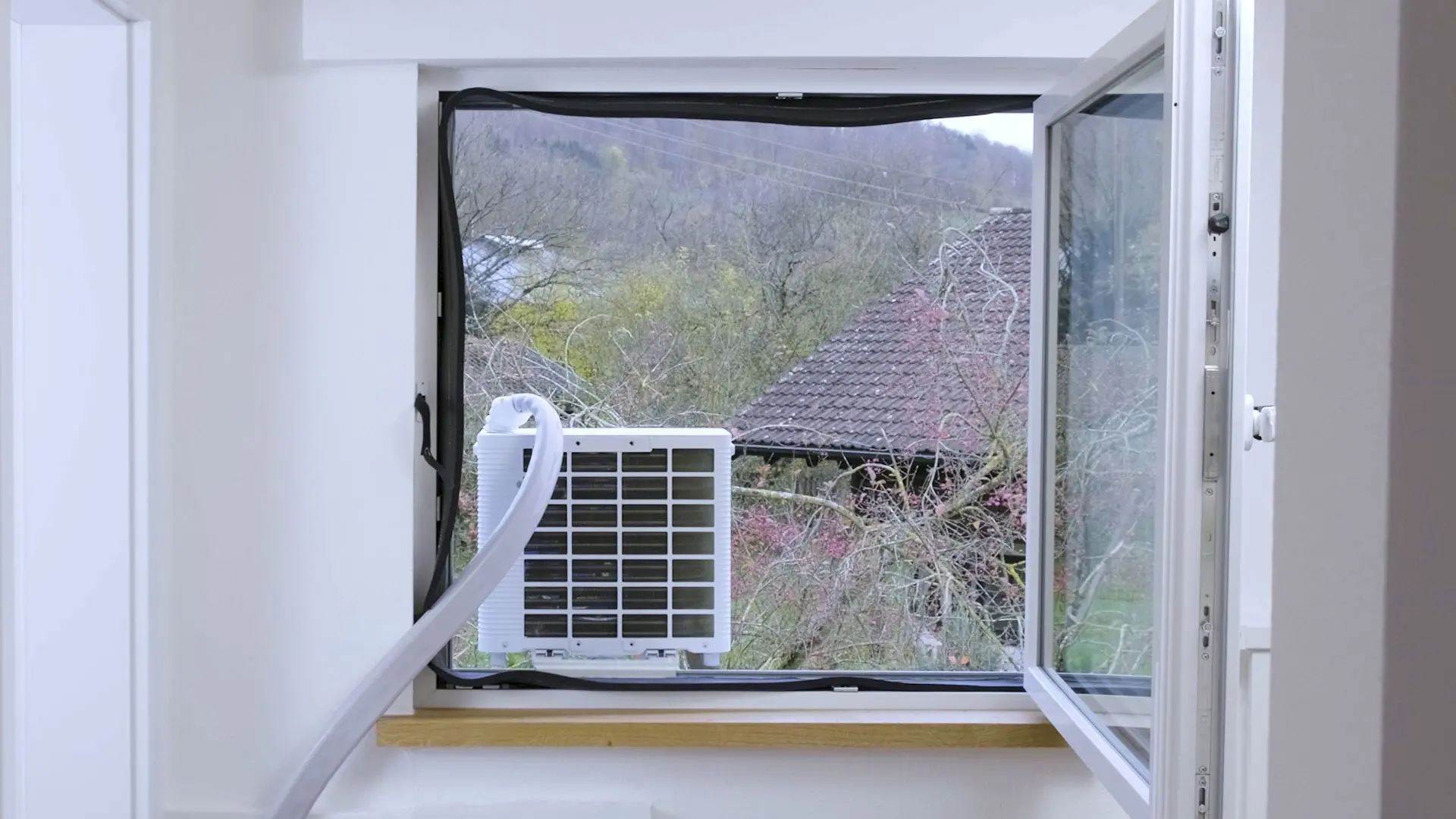 Year-round window seal
